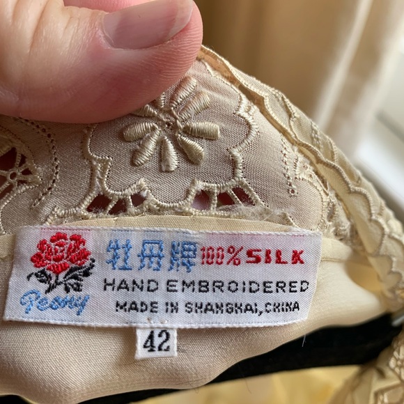 Vintage off White Open Work Hand Embroidered Asian Blouse - Picture 10 of 10